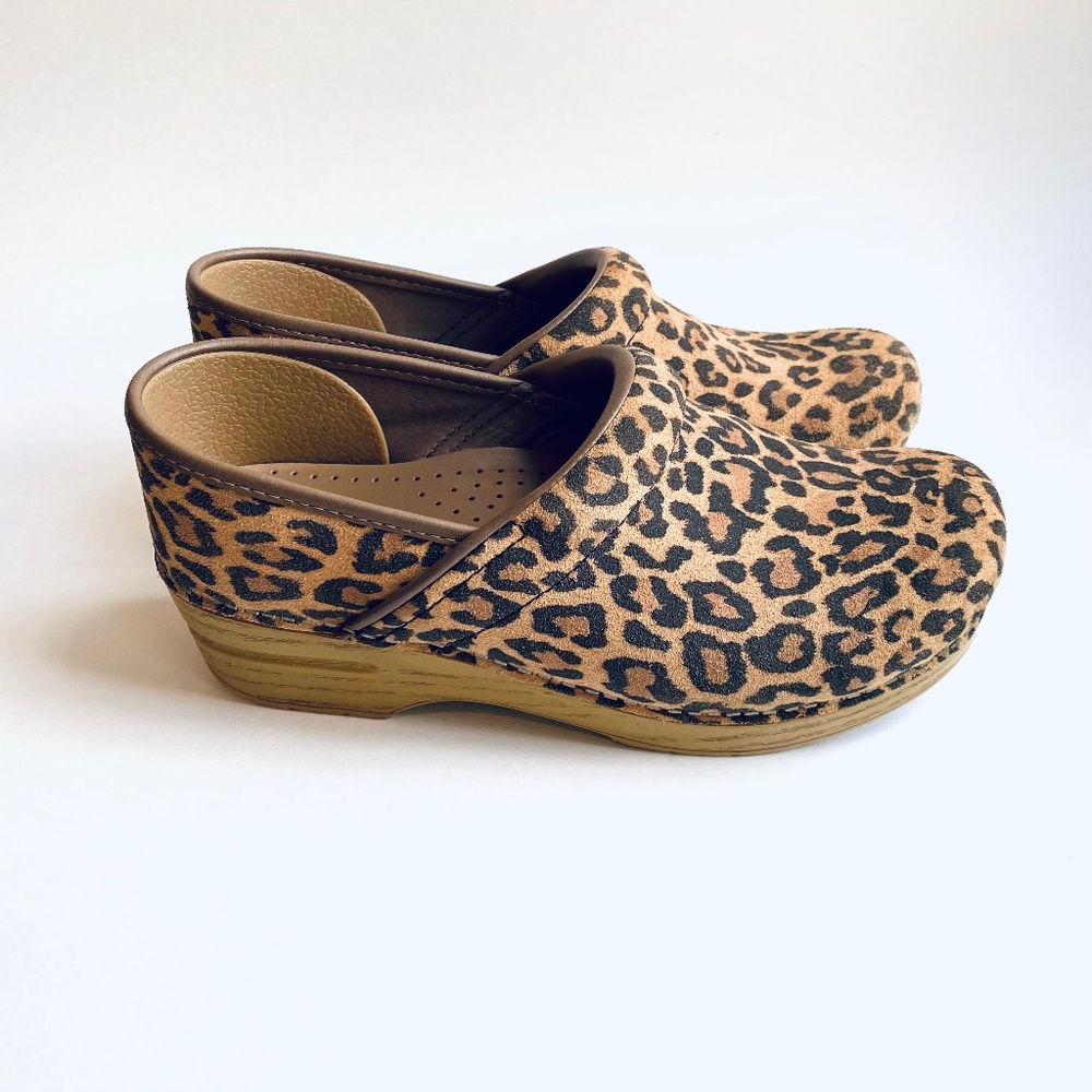 Dansko Professional Leopard Print Suede Clogs Size 39 *SUPER RARE FIND*